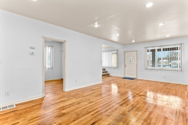 Building Photo - 7645 Fisher Ave