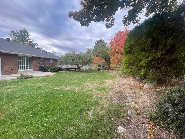 Building Photo - Cute 5 bed/3 bath home in Centerville