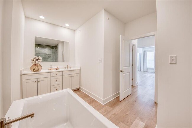 Building Photo - 304 Highbridge Ln