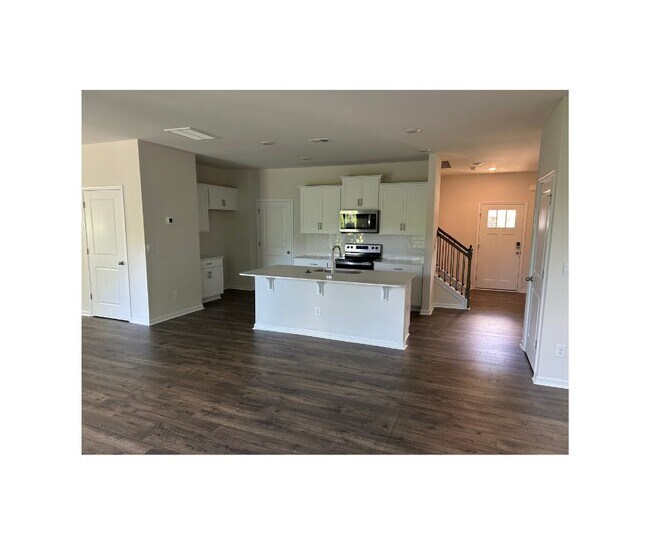 Building Photo - 1215 37th Ave Lane NE