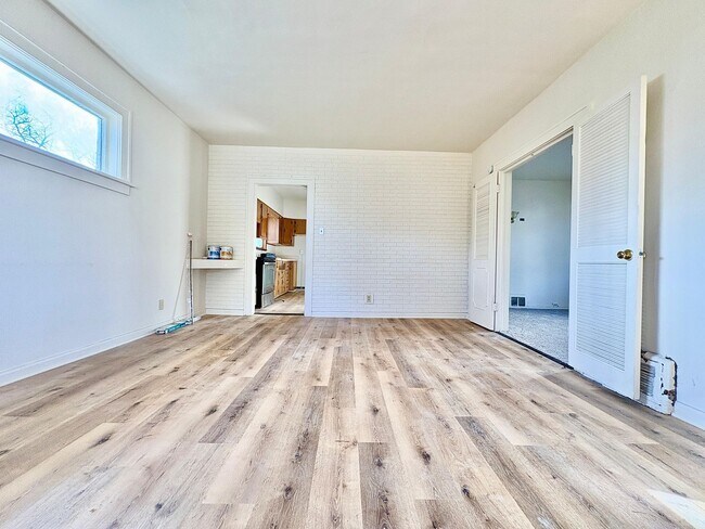 Building Photo - 1133 N Elmer St