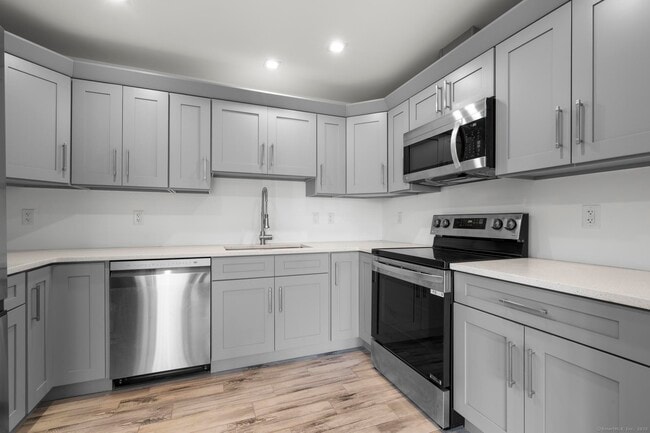 Building Photo - 245 E Main St