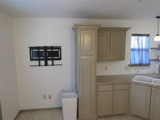 Building Photo - 1320 Linden Dr
