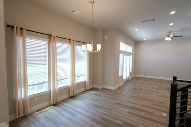 Building Photo - 9004 Lonestar Creekbend Ln