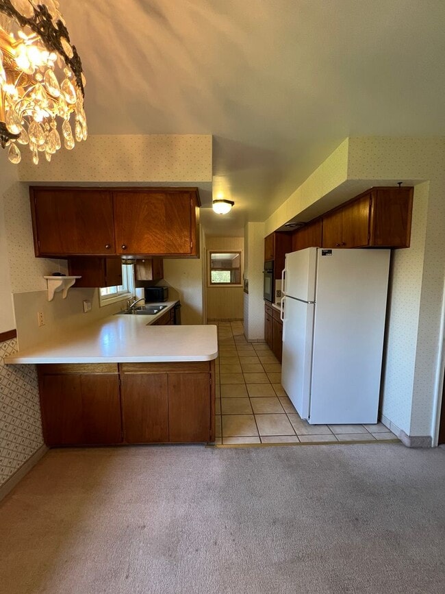 Building Photo - Charming 4-Bed, 1.5-Bath Home on the Outsk...