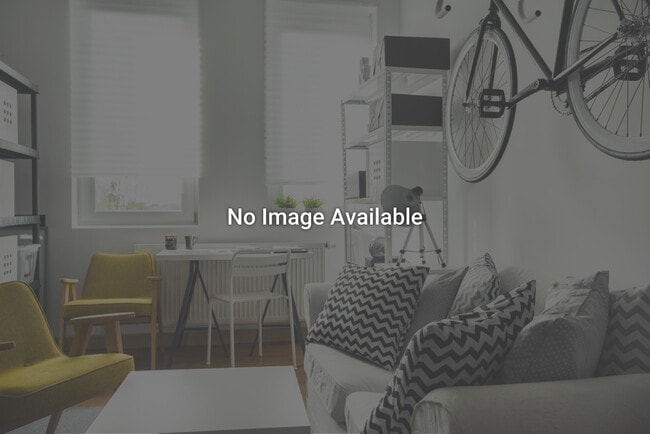 Building Photo - 114 N Maple St