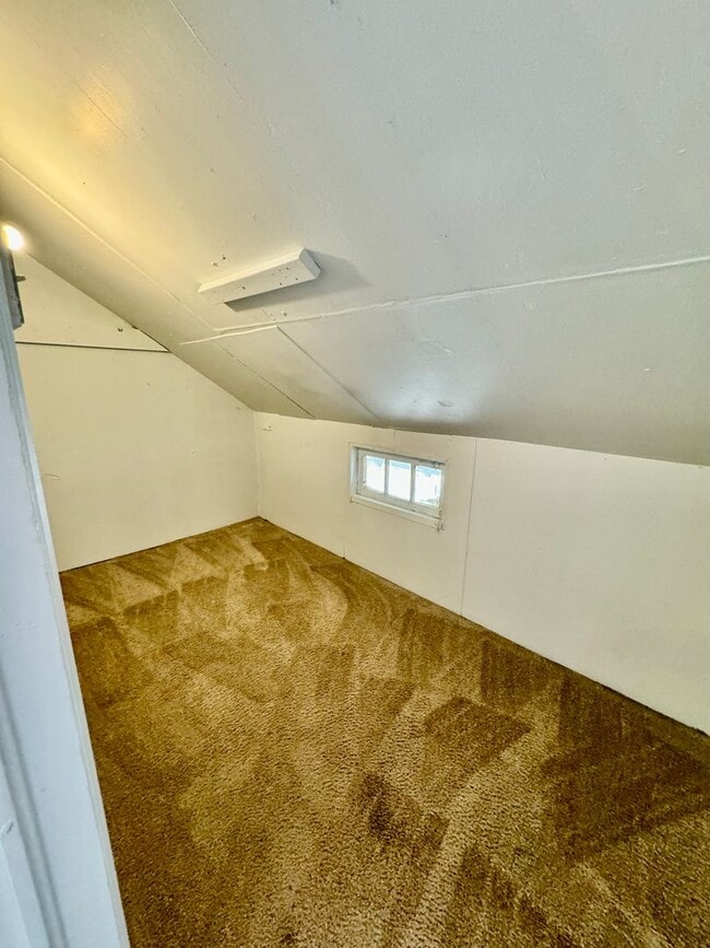 Building Photo - 4 Bedroom House Across from EMU! Available Fall 2026