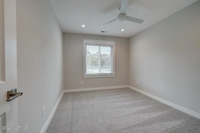 Building Photo - 704 Darwin Dr