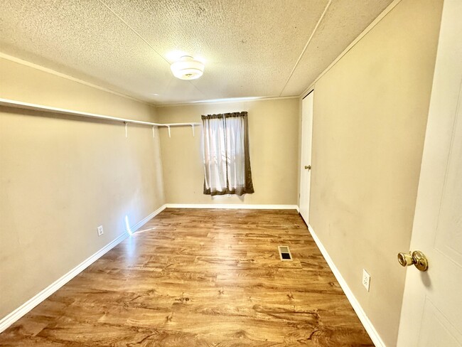 Building Photo - 600 Old Spanish Trail