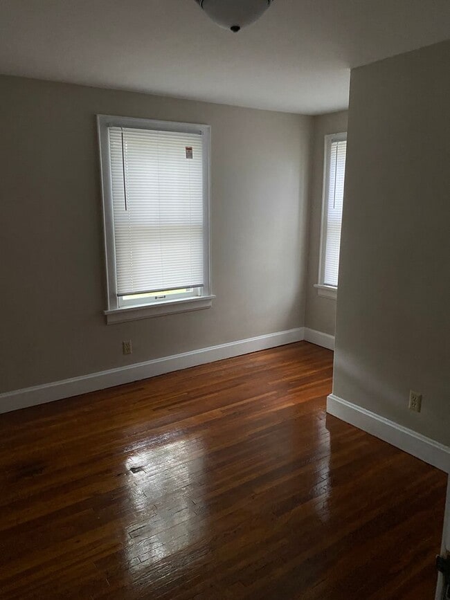 Building Photo - 3 Bedroom 1 Bathroom Single Family Home, N...