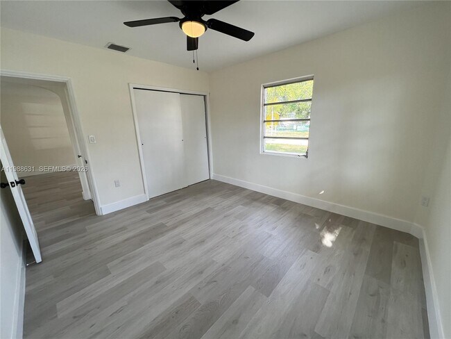 Building Photo - 3102 SW 10th St