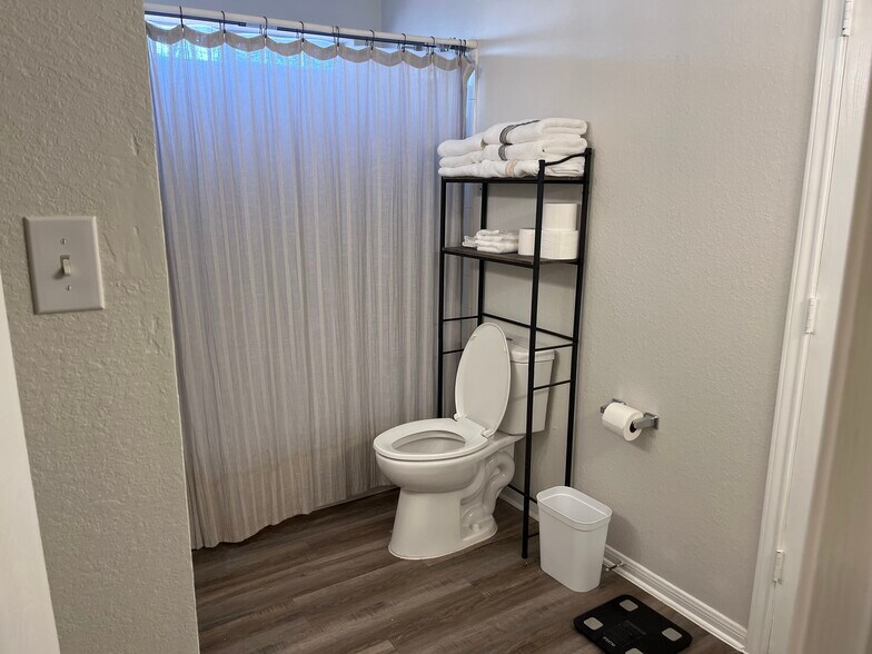 Building Photo - 2812 Cantabrian Dr