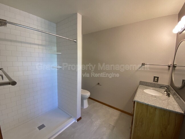 Building Photo - 13052 Grape Ct