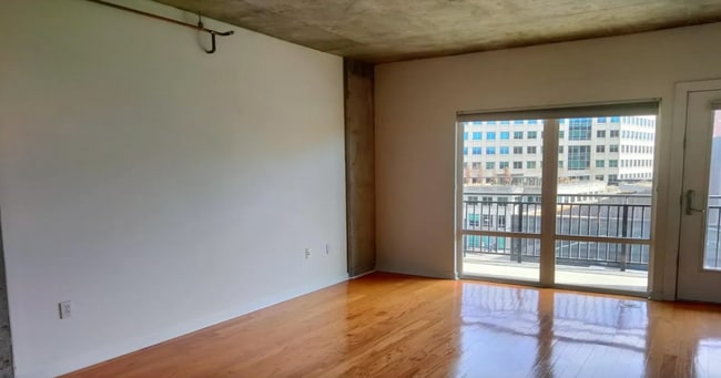 Building Photo - Amazing one bedroom one bathroom Denver Condo