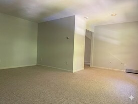 Building Photo - 100 White Birch Dr