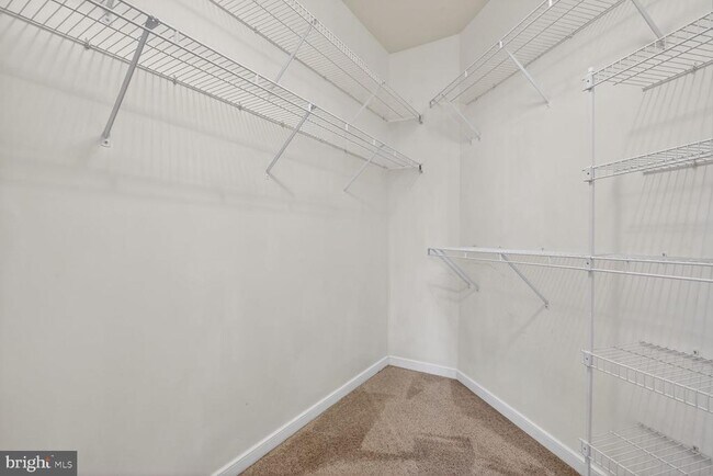 Building Photo - 1645 International Dr