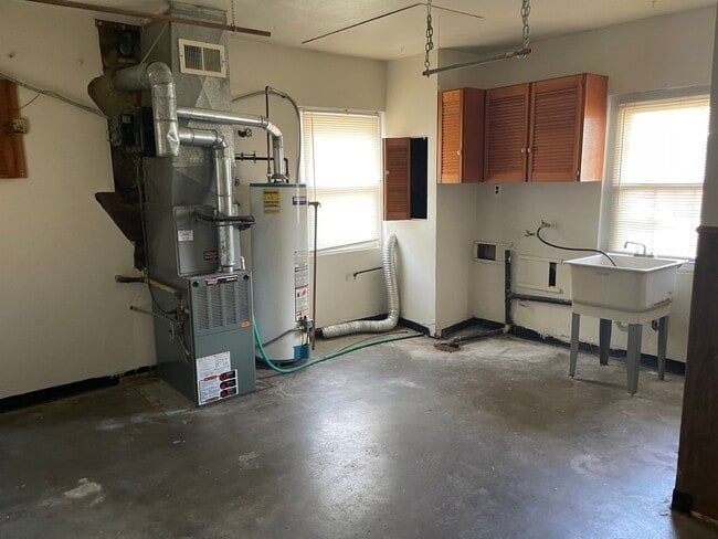 Building Photo - House for Rent in Southwest City