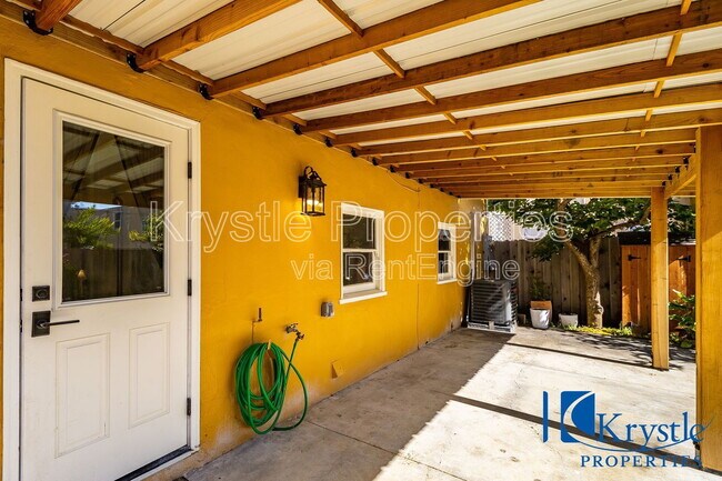Building Photo - 1616 Fern Pl