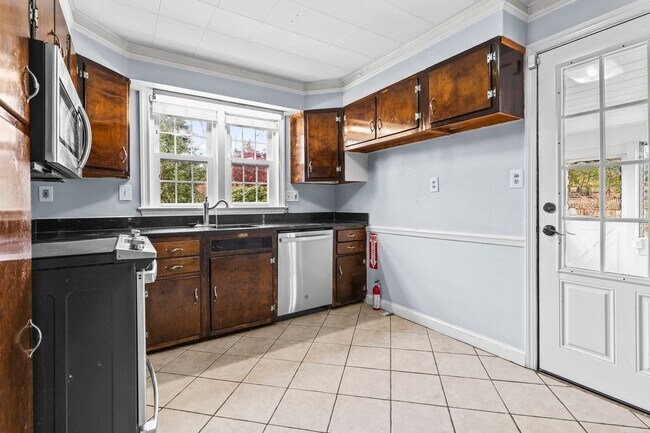 Building Photo - Charming 3-Bedroom Home in Silver Spring