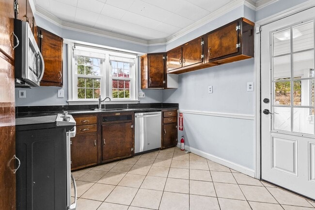 Building Photo - Charming 4-Bedroom Home in Silver Spring