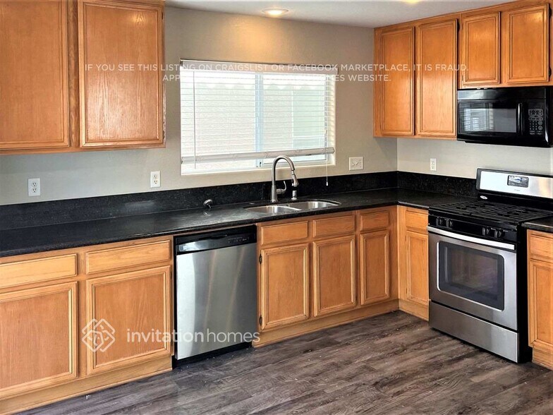 Building Photo - 9509 Grand Fir Ct