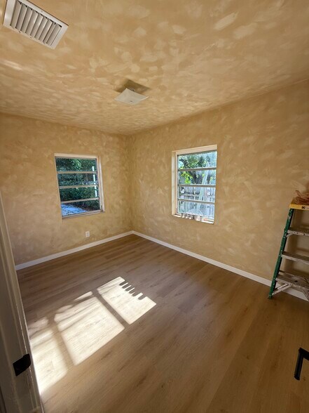 1st bedroom 1 closet available, all objects and furniture will be removed - 1431 NW 26th St
