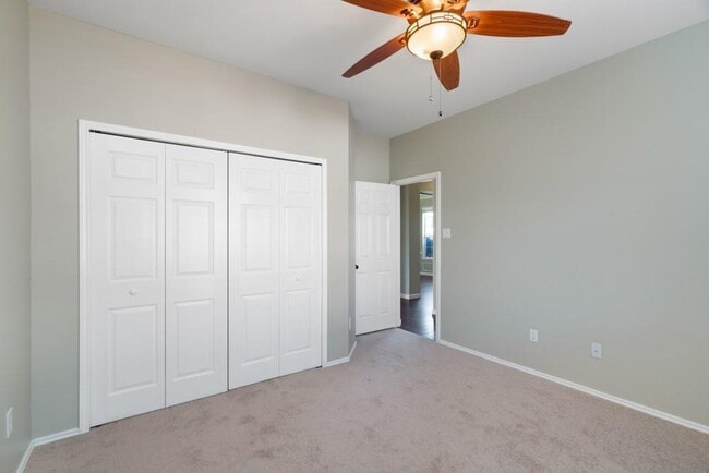 Building Photo - 1135 Disraeli Cir