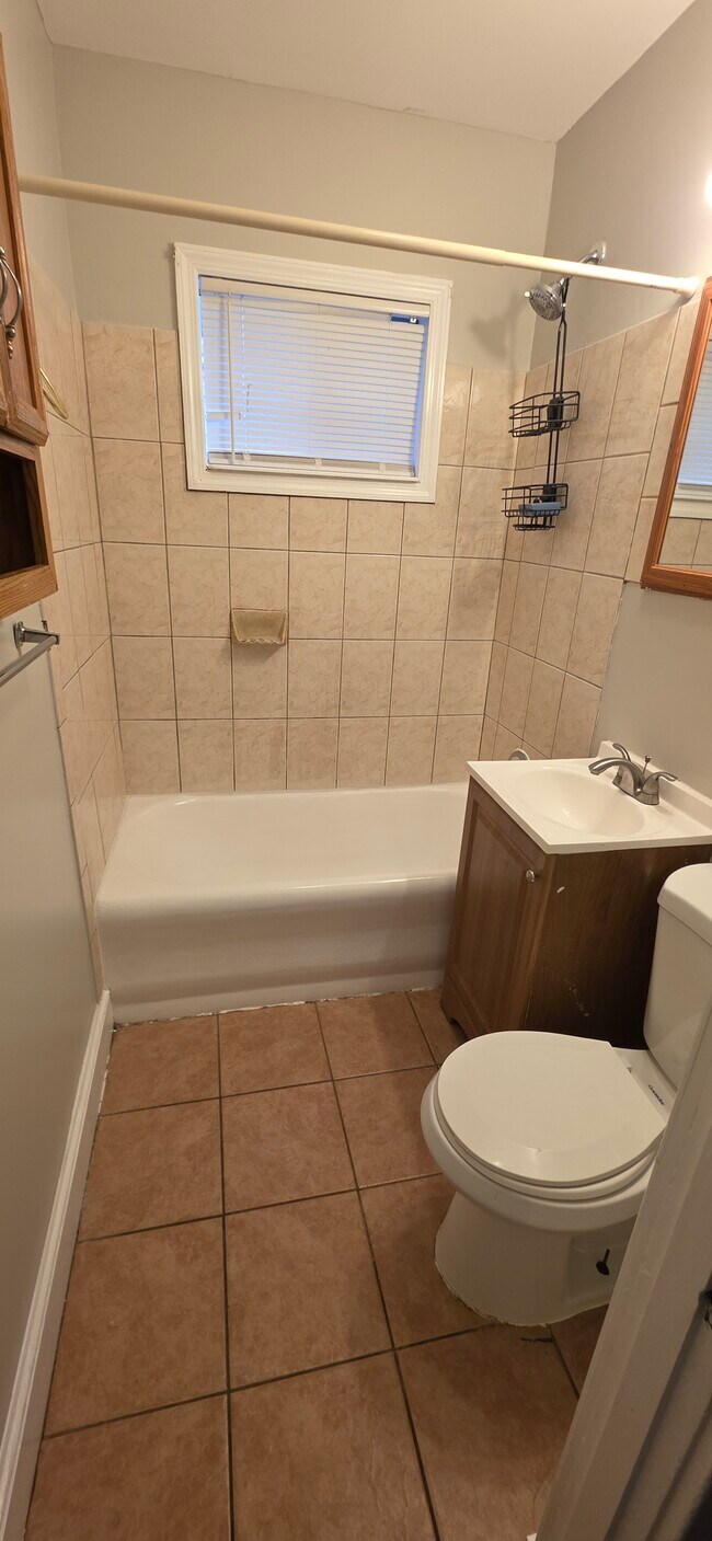 Building Photo - 4607 Mannasota Ave