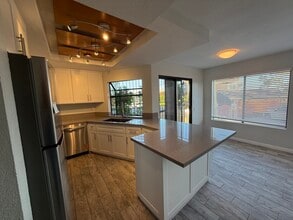 Building Photo - E St Condo