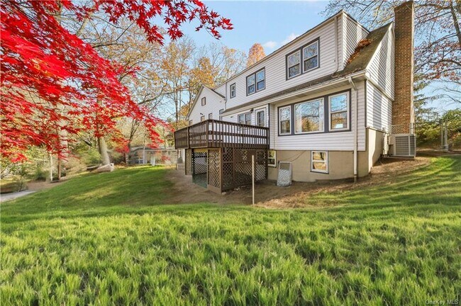 Building Photo - 3 Lakeview Ave