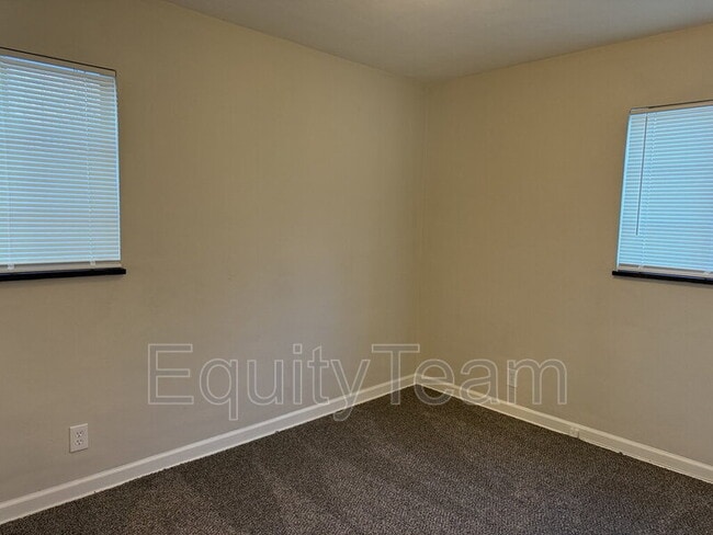 Building Photo - 115 Waverly Ave