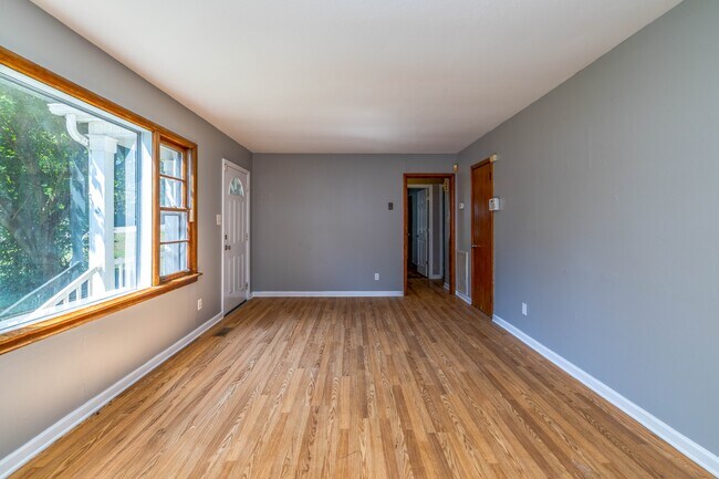 Building Photo - 2139 W Gilbert Ln