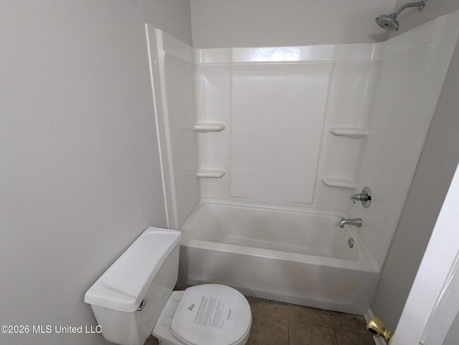 Building Photo - 2872 Waverly Dr