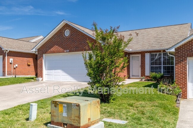 Building Photo - 4405 Greenfern Way