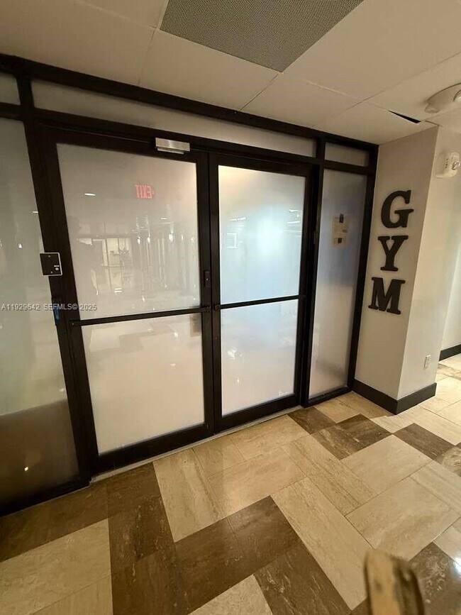 Building Photo - 555 NE 15th St