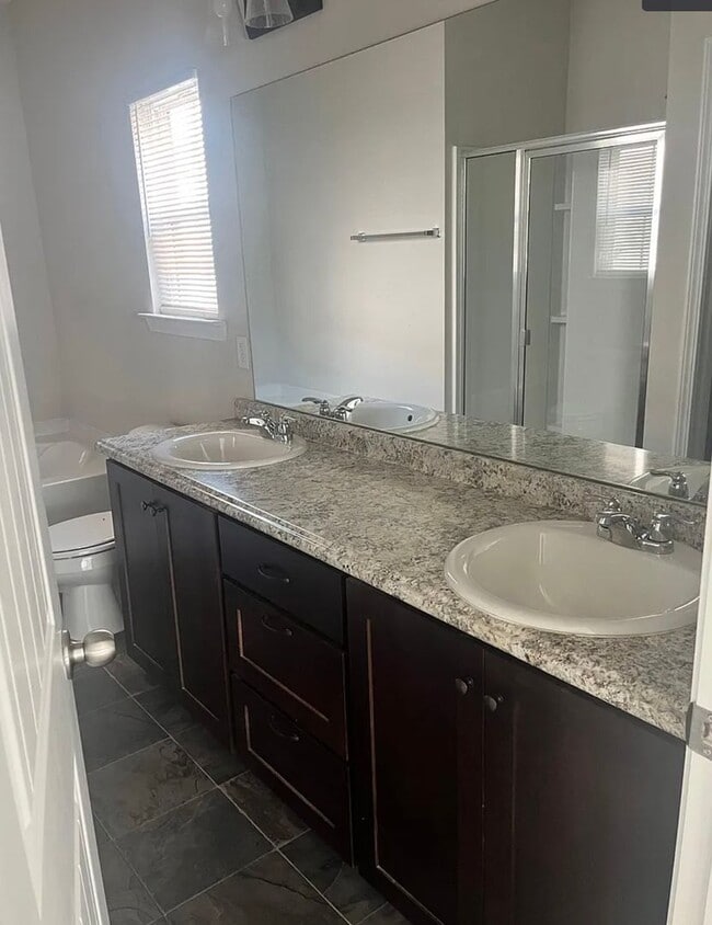 Building Photo - Charming home located in Hinesville
