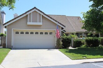 Building Photo - Beautiful home on the Shadowridge Golf Course