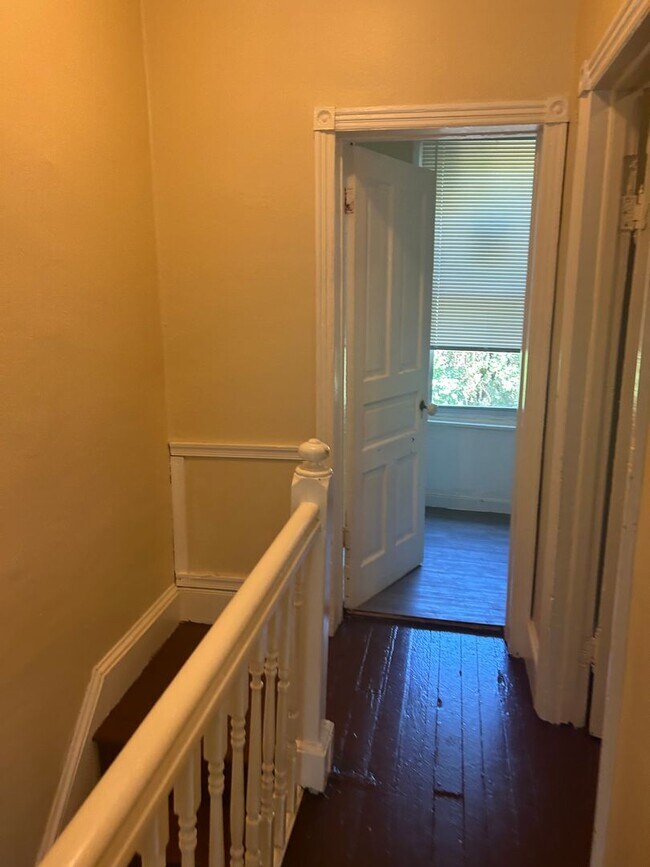 Building Photo - Germantown 2BR w/porch and yard