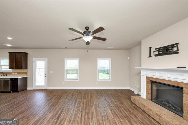 Building Photo - 2375 Walker Dr