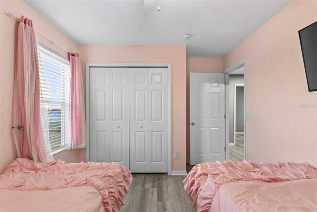 Building Photo - 215 Gleneagles Dr