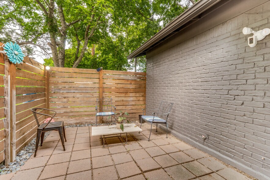 Nice Outside patio - 3503 Clawson Rd