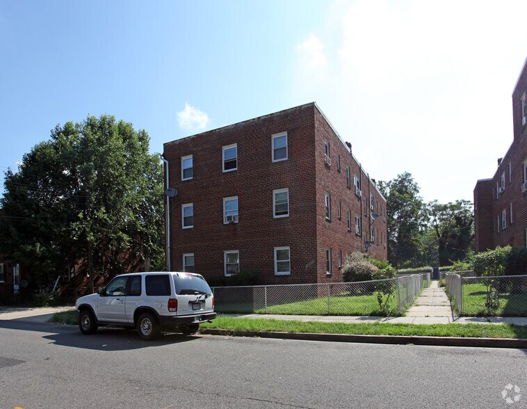 Primary Photo - 1410-1412 Young St SE
