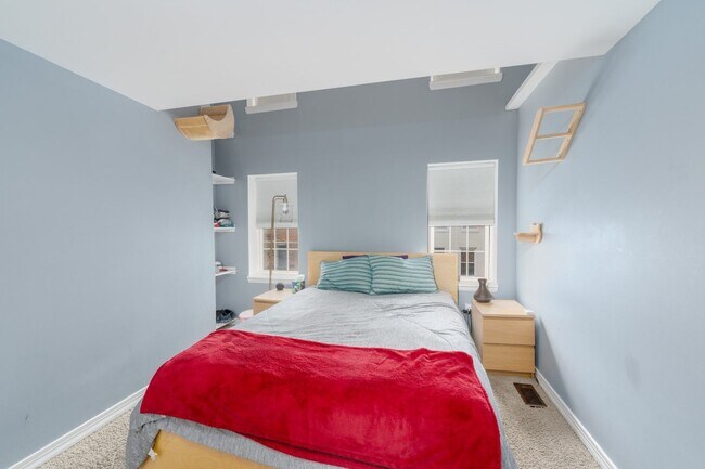 Building Photo - 1516 William St