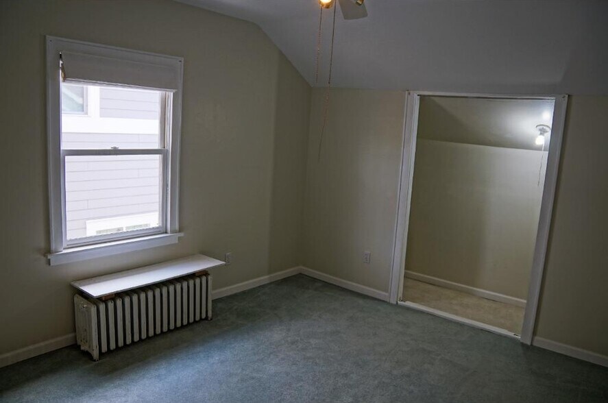 Building Photo - 2095 Wellesley Ave