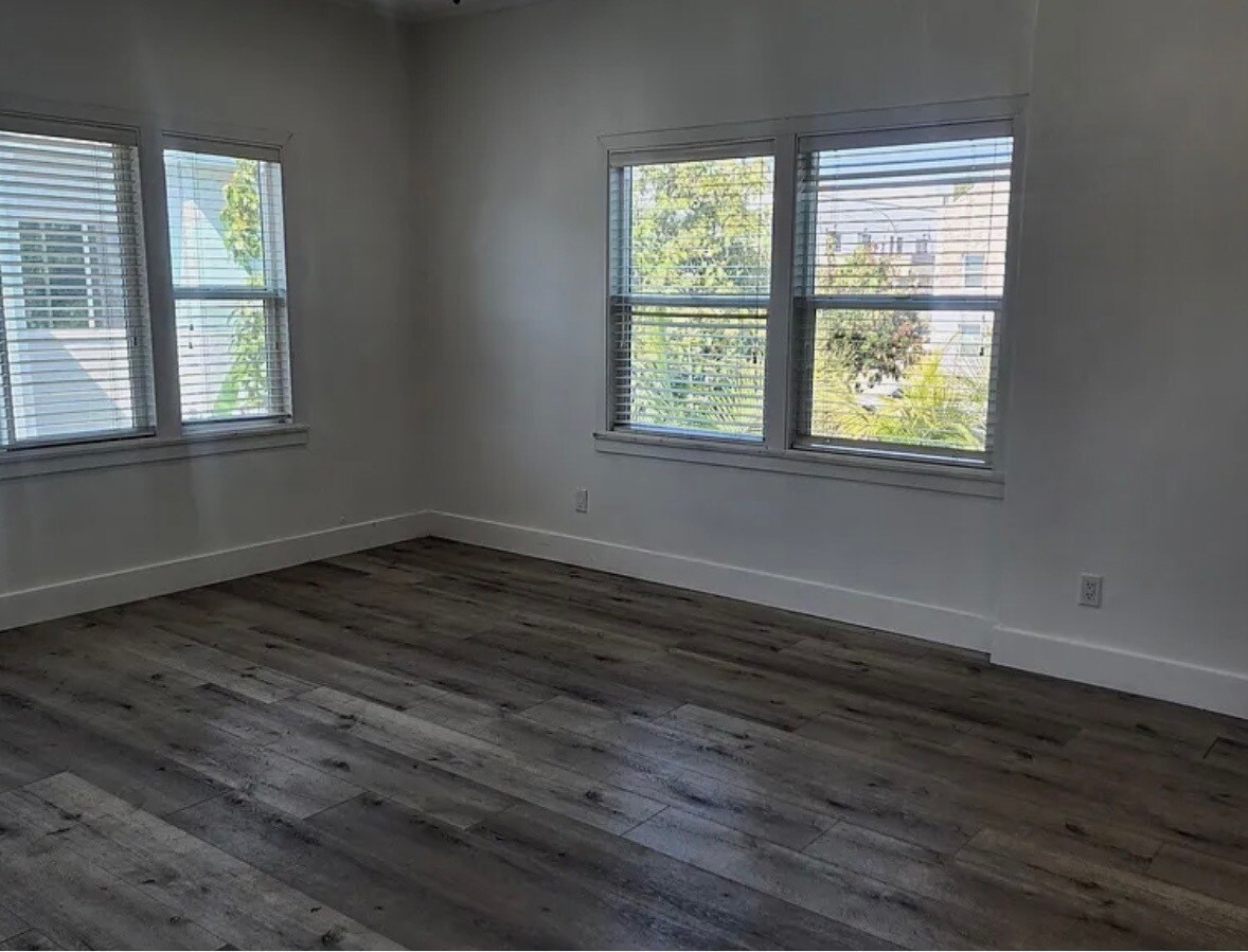 Building Photo - 119 S Westmoreland Ave