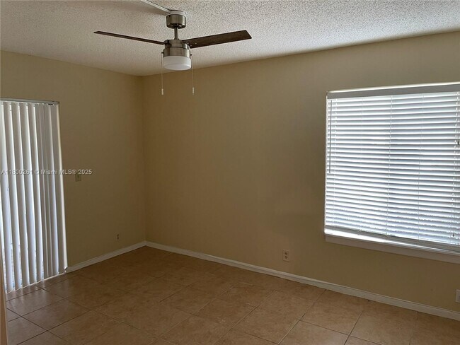 Building Photo - 6392 Chasewood Dr
