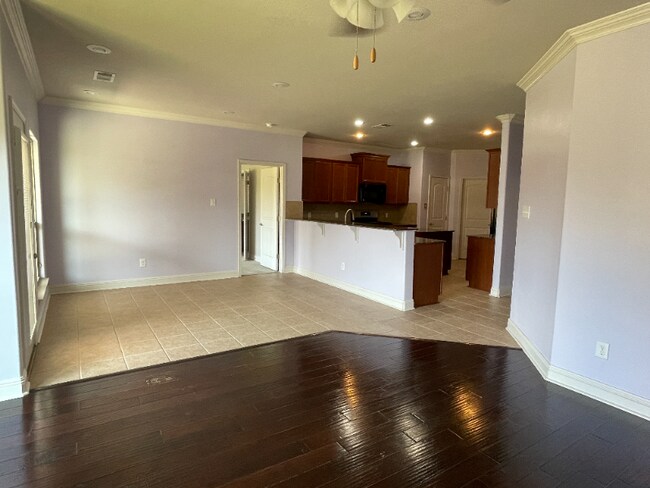 Building Photo - 214 Forest Grove Dr