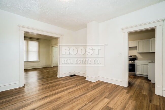 Building Photo - 4 Bedroom 1 Bathroom Single Family Home Available in Columbus!