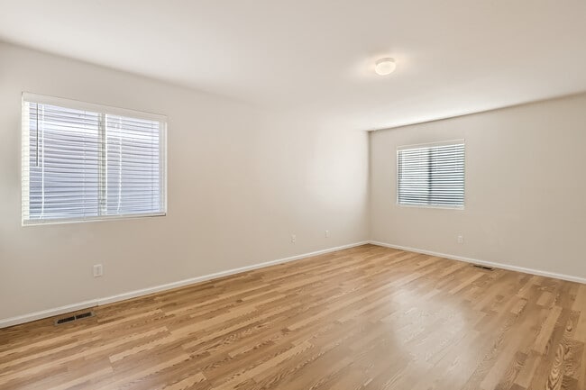 Primary Bedroom - 5120 Perth St
