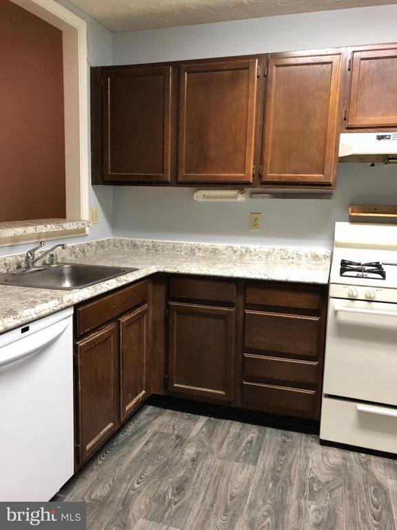 Building Photo - 916 Windbrooke Dr